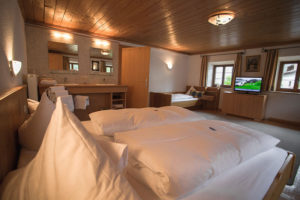 Zimmer mit Doppelbett der Pension