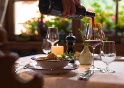 Speise mit Rotwein