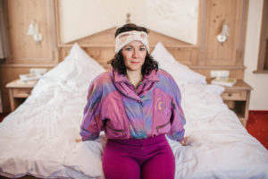 Skifahrerin im Doppelzimmer