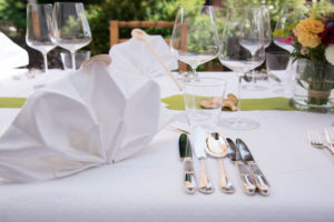 gedeckter-tisch-sonnenterasse